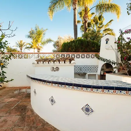 Spacious House With Pool, Garden And Solarium In Chapas, Марбелья