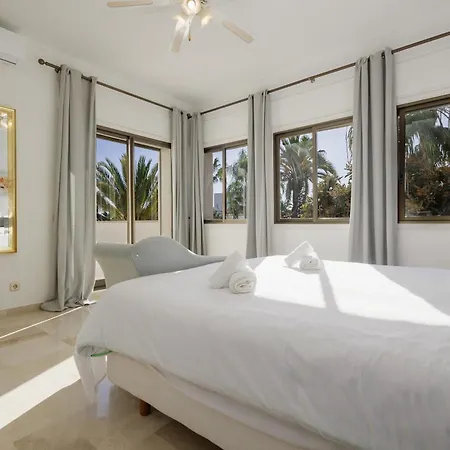 Вилла Spacious House With Pool, Garden And Solarium In Chapas, Марбелья