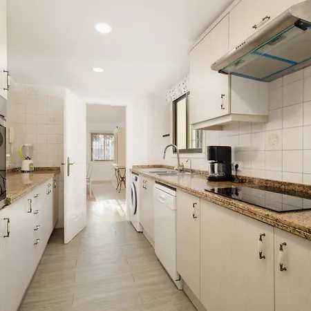 Spacious House With Pool, Garden And Solarium In Chapas, Марбелья