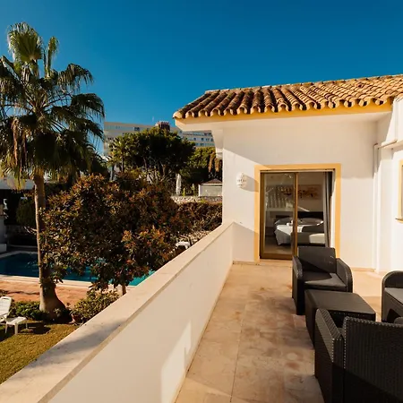 Spacious House With Pool, Garden And Solarium In Chapas, Марбелья