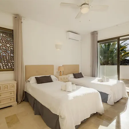 Вилла Spacious House With Pool, Garden And Solarium In Chapas, *