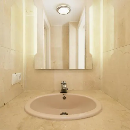 Вилла Spacious House With Pool, Garden And Solarium In Chapas, Марбелья