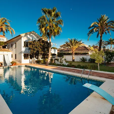 Spacious House With Pool, Garden And Solarium In Chapas, Villa Marbella